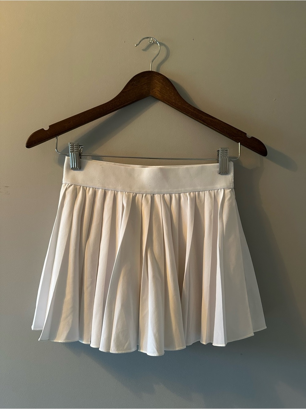 Aritzia TNA White Tennis Skirt